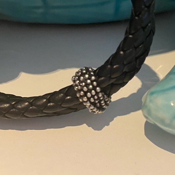 Closing closet. HarleyLeather snap bracelet with 2 snaps - Picture 4 of 7